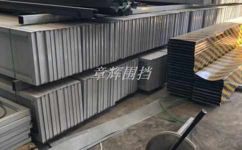簡(jiǎn)易圍擋在保障交通安全方面有哪些作用？（簡(jiǎn)易圍擋在交通中的應(yīng)用價(jià)值）