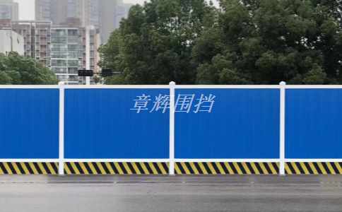 簡易圍擋如何應(yīng)對不同的氣候條件？