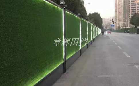 簡易圍擋在臨時(shí)停車場和活動(dòng)現(xiàn)場中的應(yīng)用優(yōu)勢有哪些？（簡易圍擋在臨時(shí)場所中的作用分析）