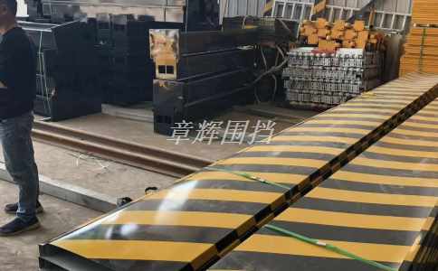 簡易圍擋如何應(yīng)對不同的氣候條件？