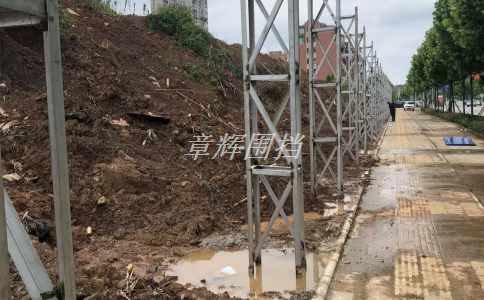 簡易圍擋在城市軌道交通系統(tǒng)建設中的顏色應該如何選定？（城市軌道交通系統(tǒng)中簡易圍擋的色彩選擇要求）