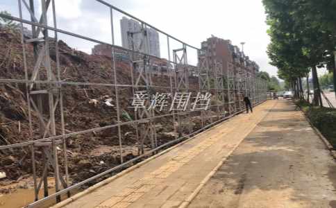 簡易圍擋在城市地鐵、輕軌、高速公路等交通工程中的應(yīng)用效果如何？（城市交通工程中簡易圍擋的應(yīng)用探討）