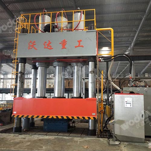 2000噸SMC汽車導(dǎo)流罩成型液壓機(jī)