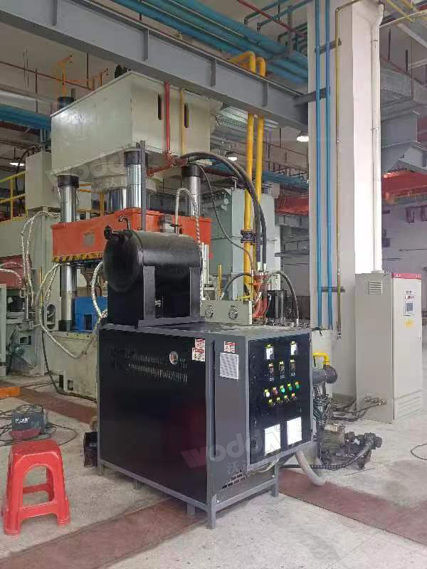 1000噸三梁四柱液壓機(jī)安裝完成 1000噸三梁四柱液壓機(jī)安裝完成