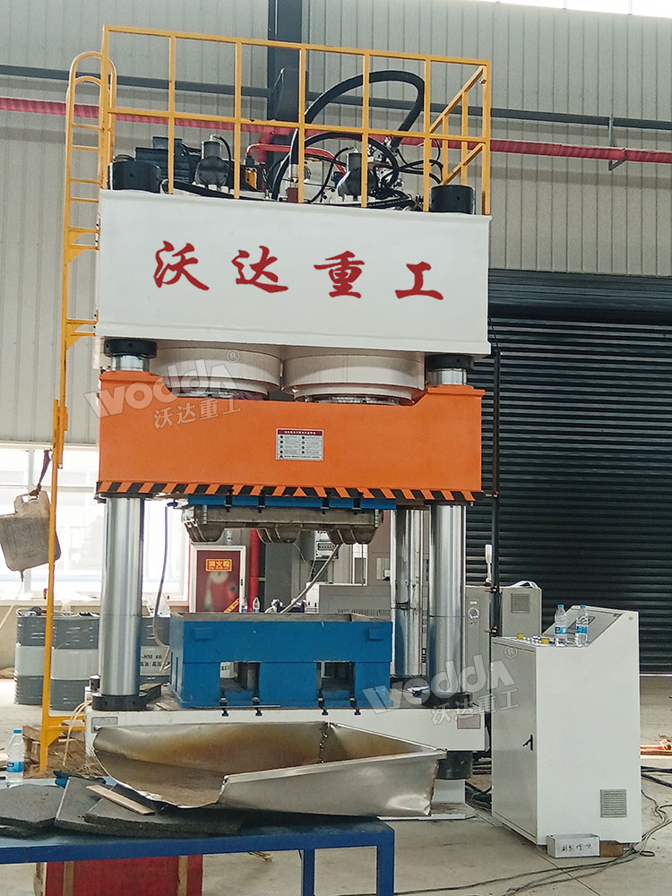 1600噸木屑托盤(pán)成型液壓機(jī)現(xiàn)場(chǎng) 1600噸木屑托盤(pán)成型液壓機(jī)現(xiàn)場(chǎng)