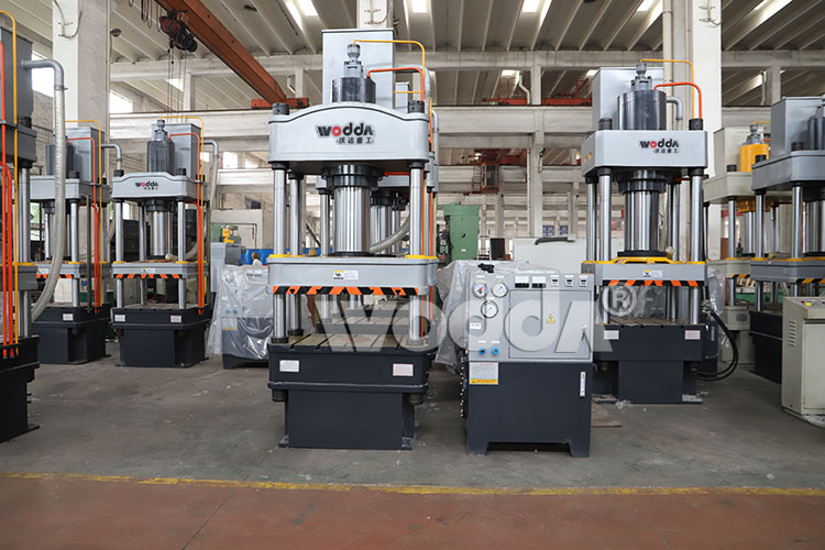 200噸四柱液壓機(jī) 200噸四柱液壓機(jī)